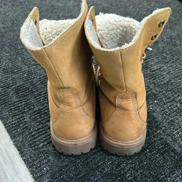 ⭐️Host Pick⭐️ Timberland women’s teddy fleece boots  size 7 - Picture 3 of 5